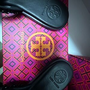 Everly Chain Flip Flops. Perfectly Black. Chain Accent, Slip on, Lightweight